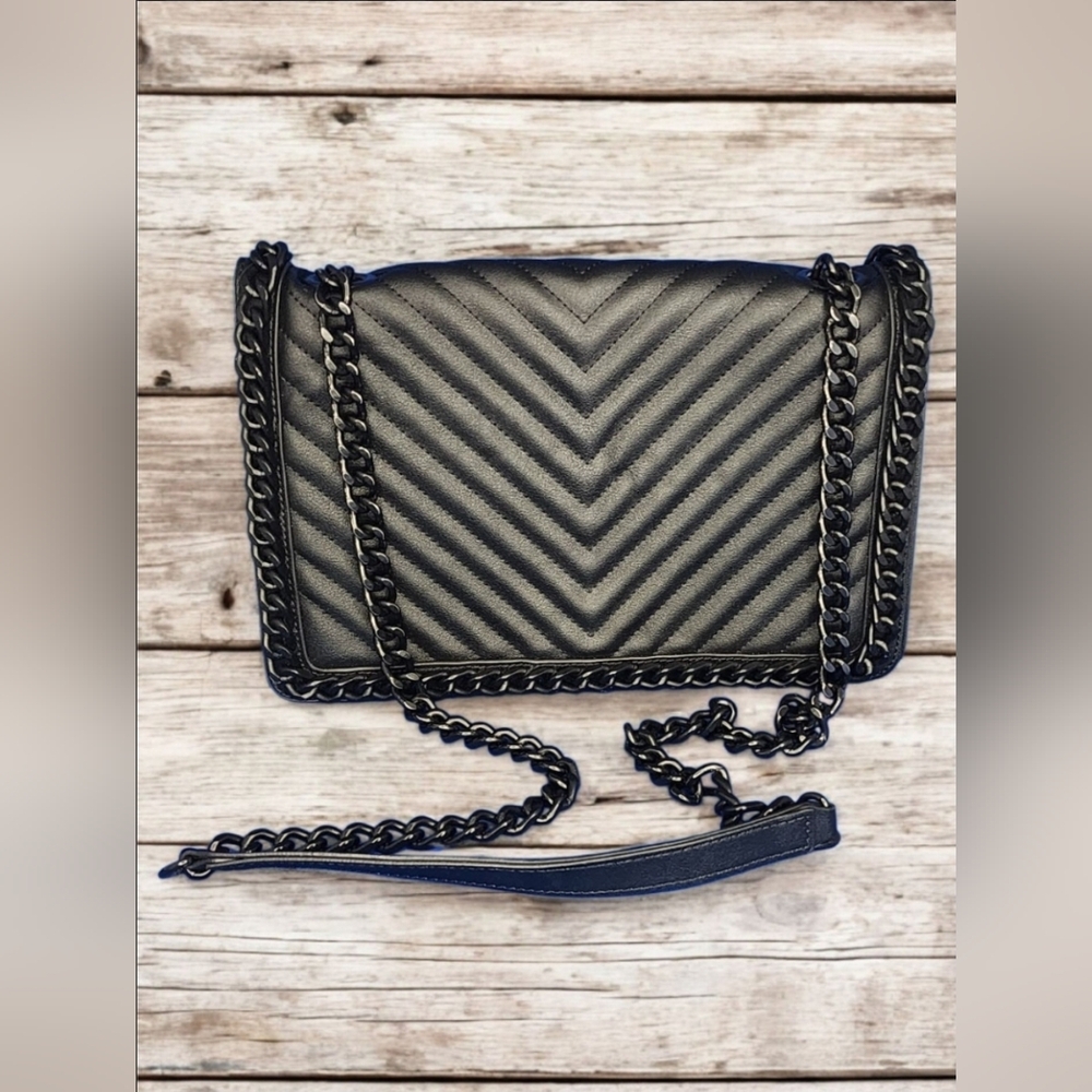ALDO Greenwald Black Chevron Quilted Crossbody Bag With A Chain Strap NWOT